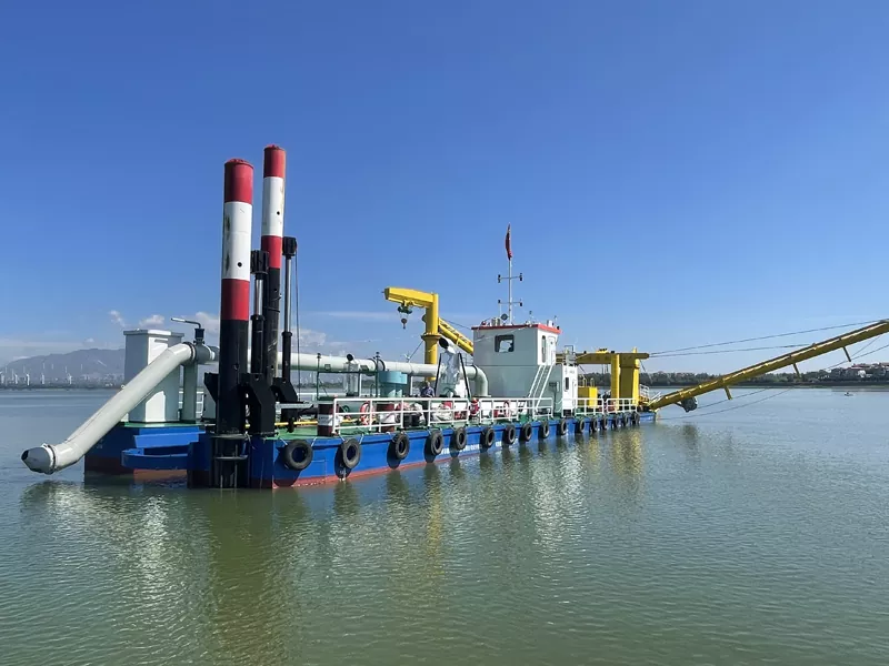 Tàu nạo vét 12 inch