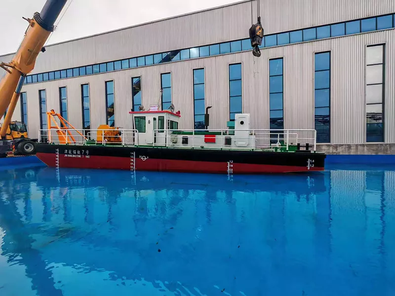 Thuyền làm việc nạo vét đa năng